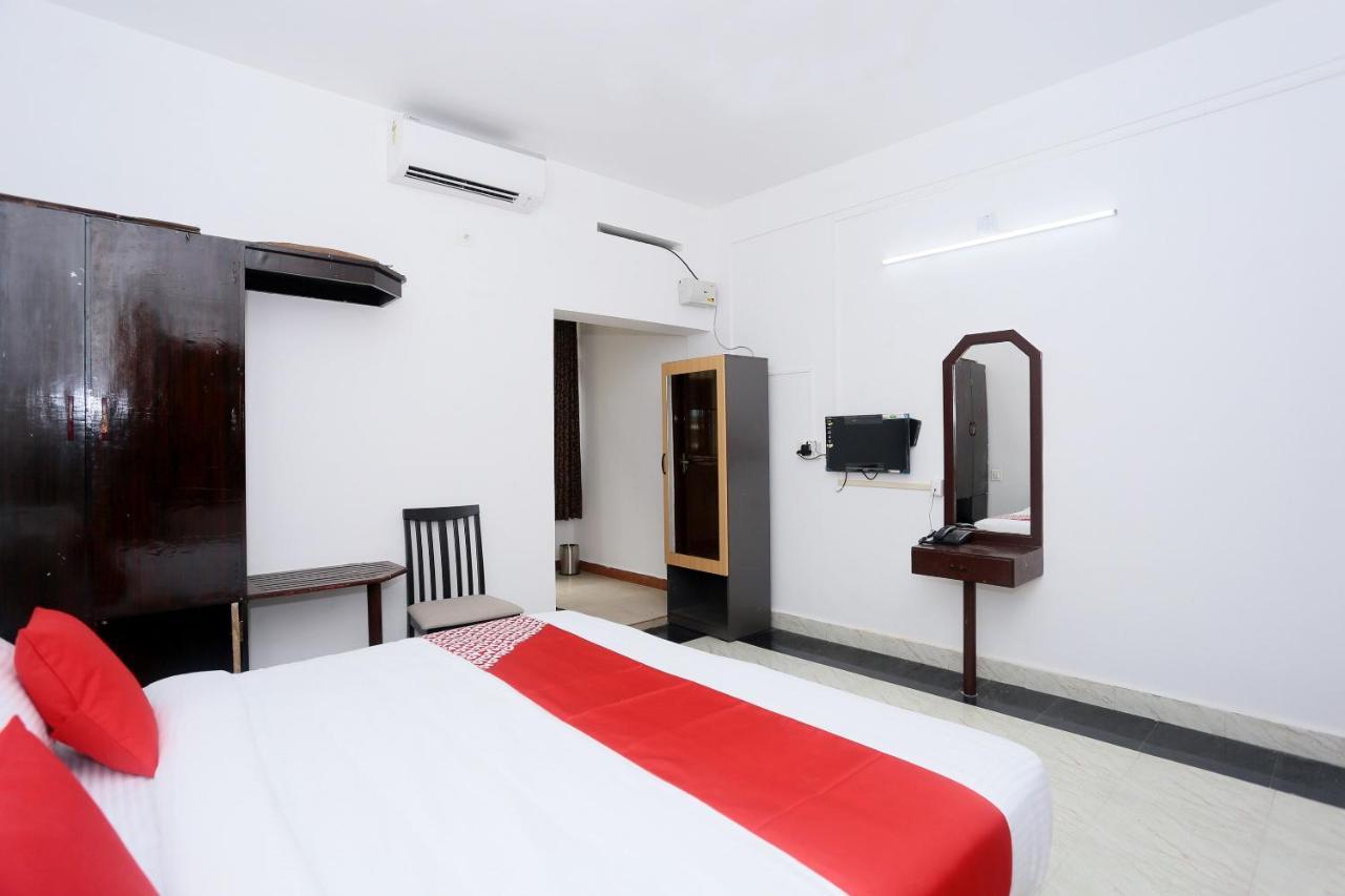 Oyo Flagship Kaveri Tourist Home Guruvayur Exterior photo