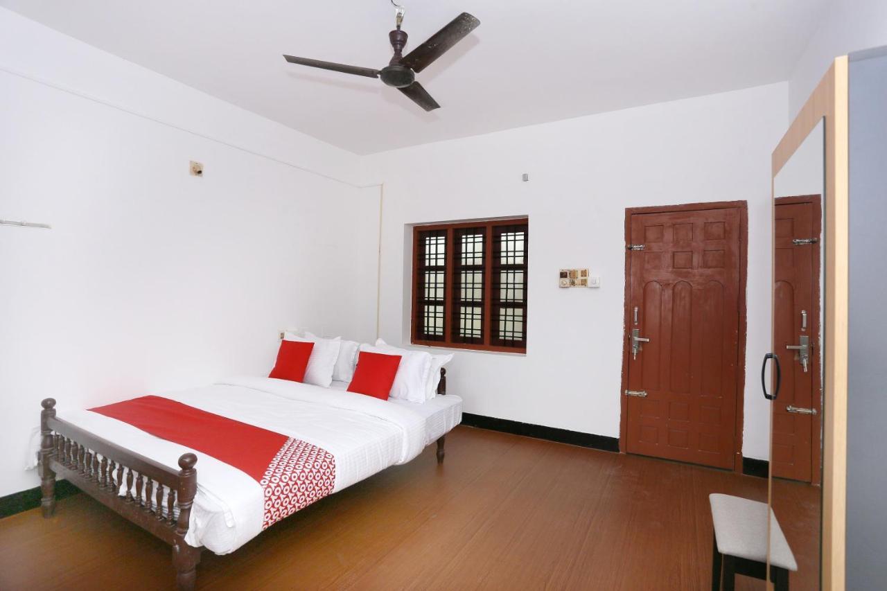 Oyo Flagship Kaveri Tourist Home Guruvayur Exterior photo