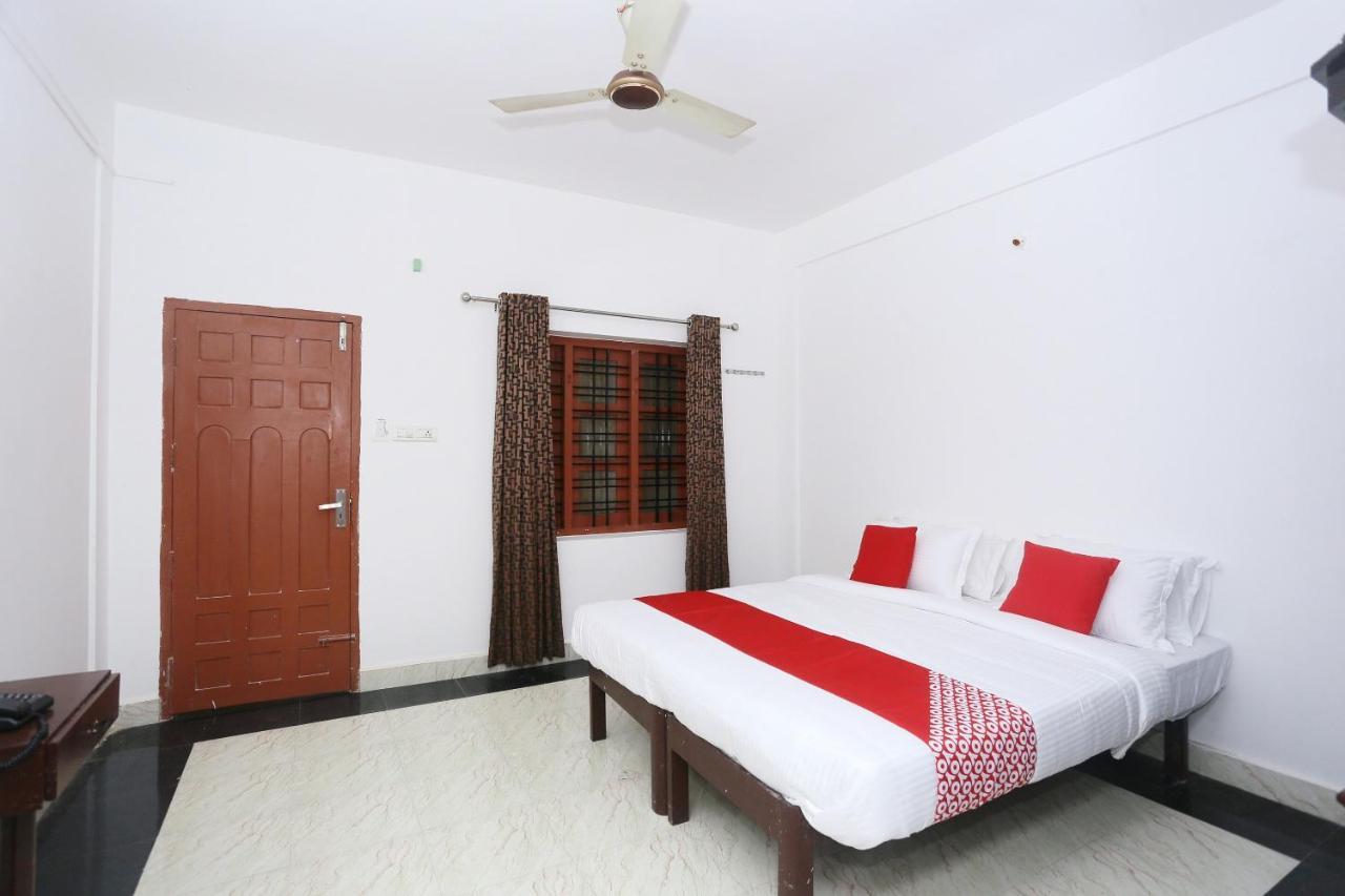Oyo Flagship Kaveri Tourist Home Guruvayur Exterior photo